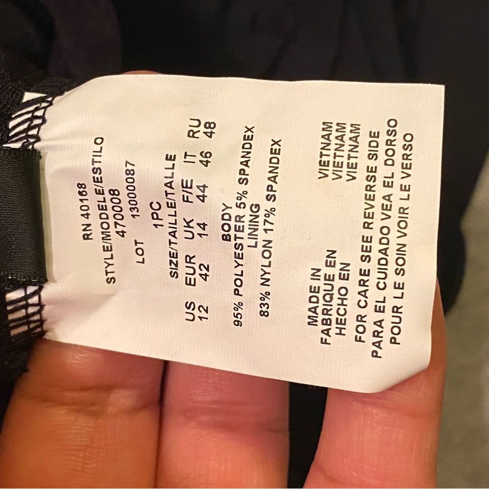 Kirkland Signature By MIRACLESUIT TANKINI TOP Size 12, Solid Black, Layered) - Picture 4 of 10